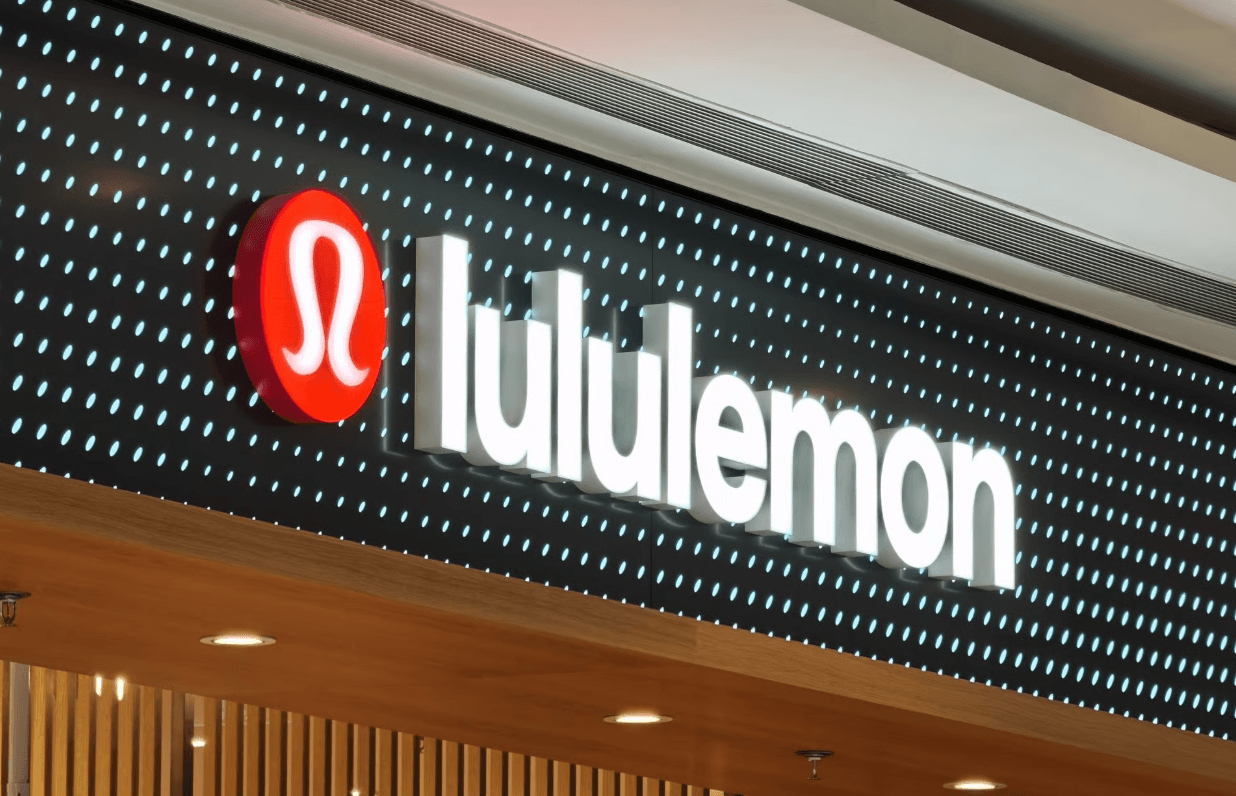 Lululemon股價在新CEO上任前驟跌至8年來低點