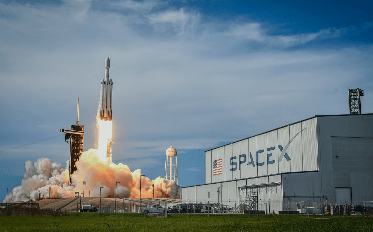 SpaceX股价守在141美元附近:为何1000亿美元太空港计划未能推动股价?